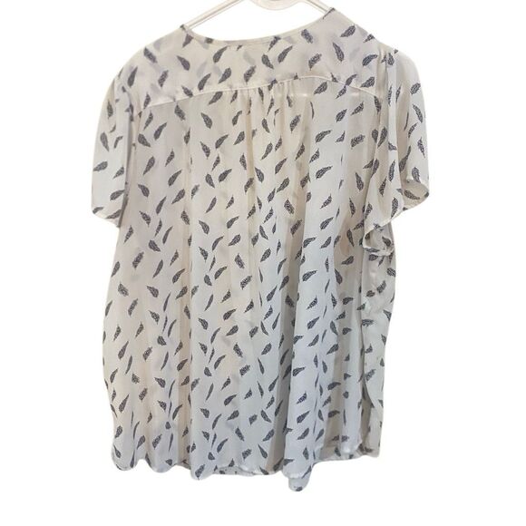 Monday fun short sleeve size 2 XL brushstroke design crewneck gathered sleeve sh - Picture 2 of 7